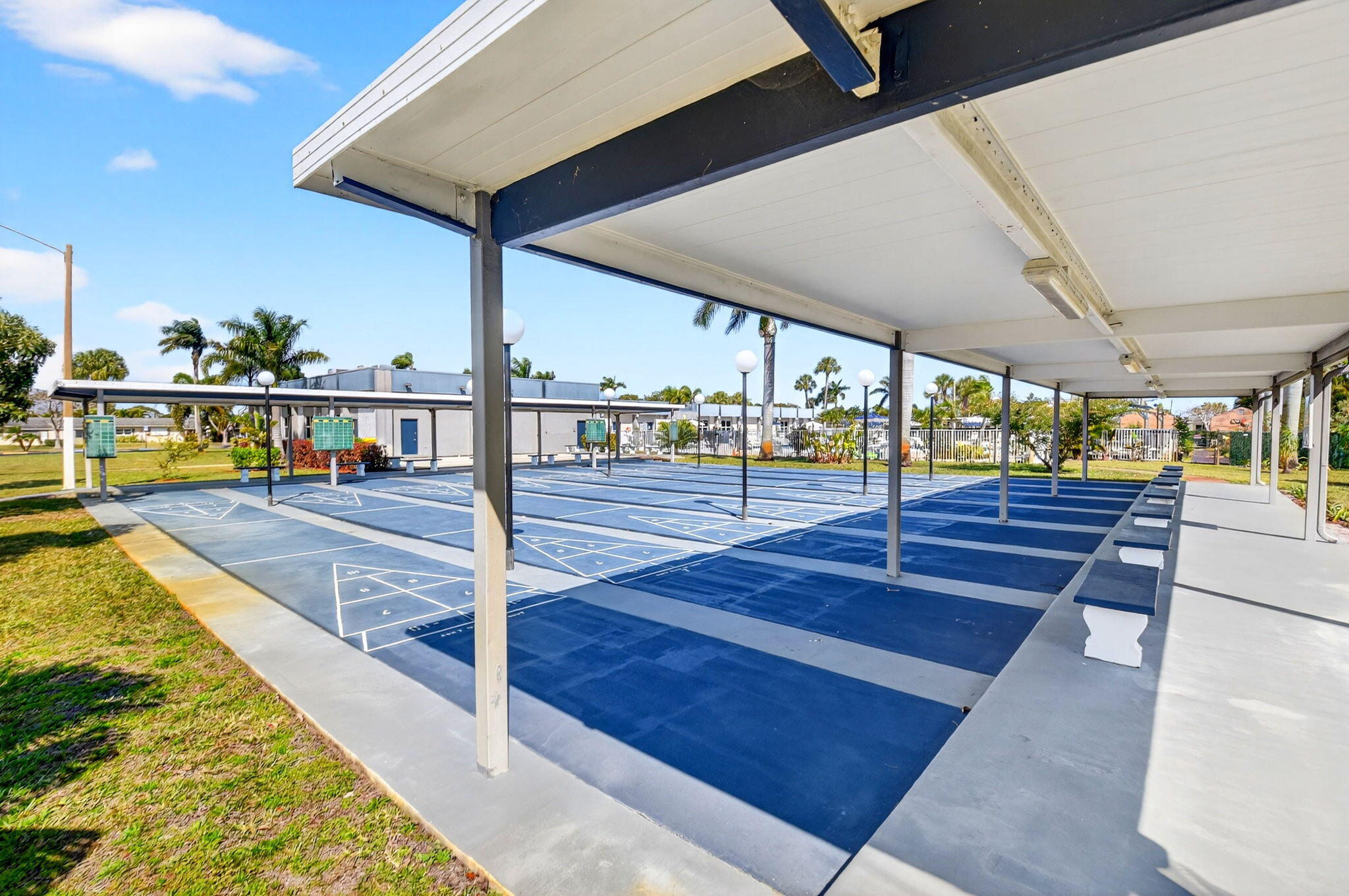 CRESTHAVEN VILLAS CONDO 33 - Residential