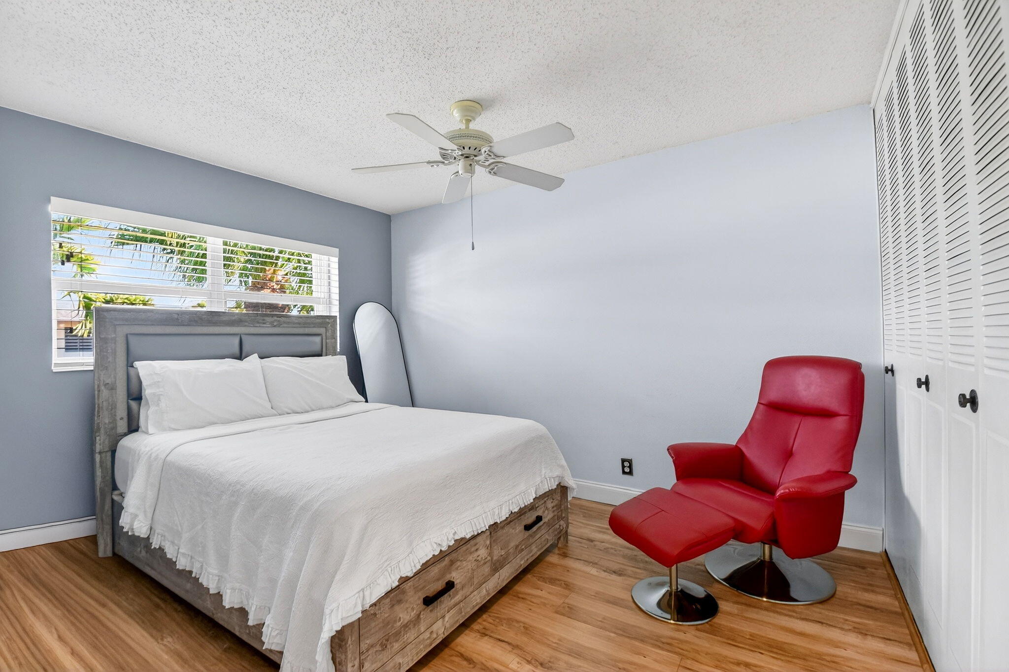 CRESTHAVEN VILLAS CONDO 33 - Residential