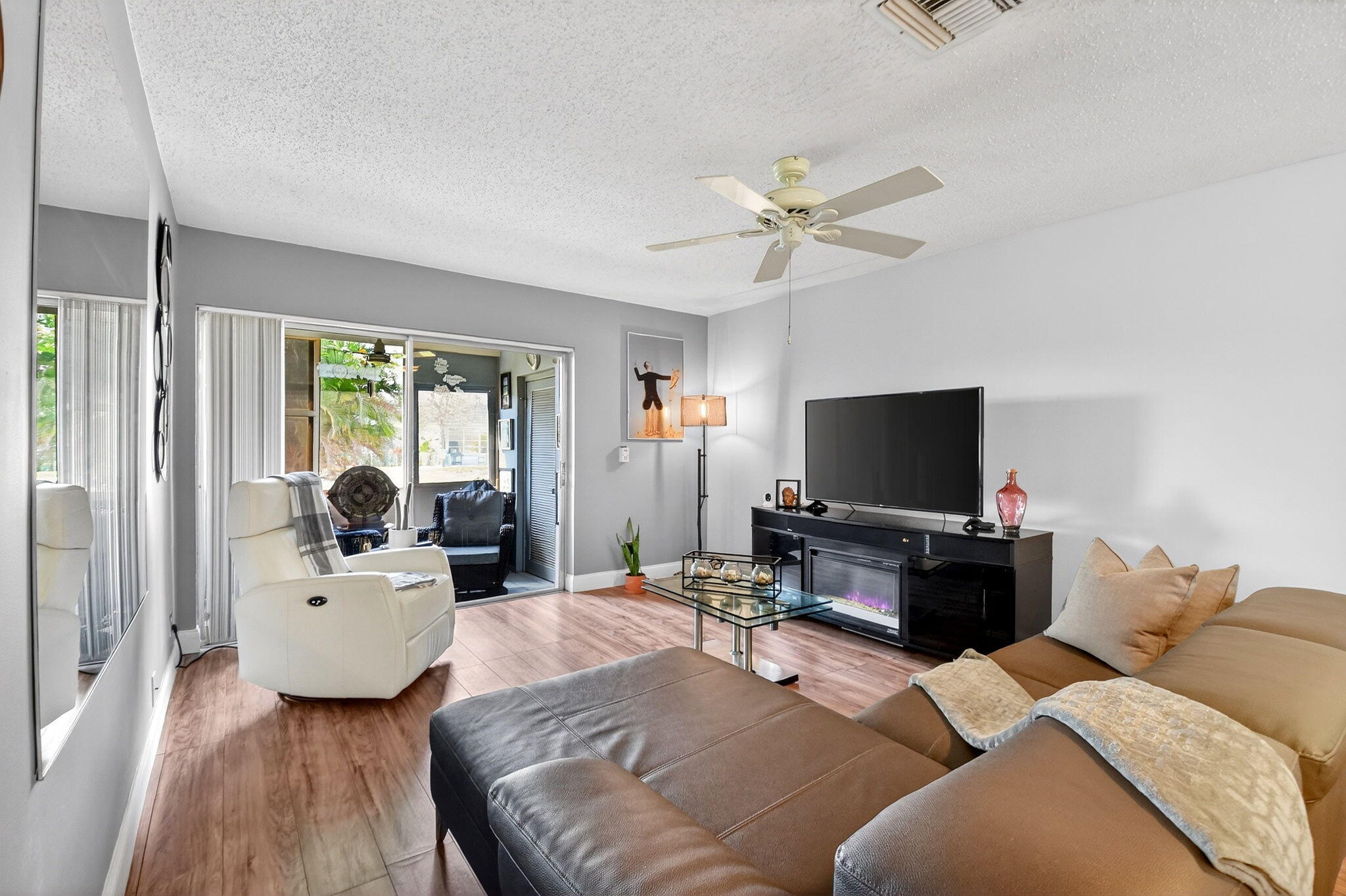 CRESTHAVEN VILLAS CONDO 33 - Residential