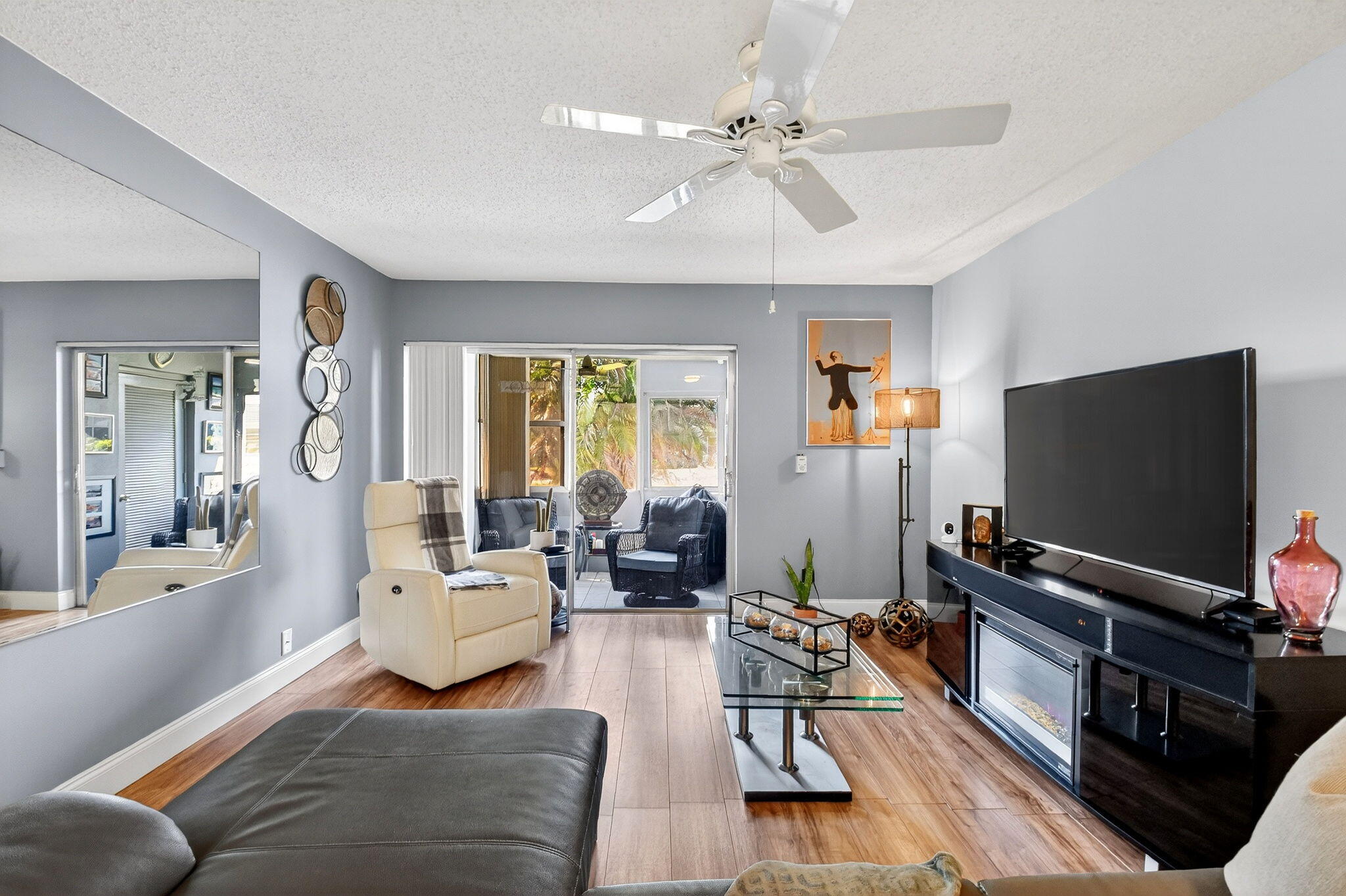 CRESTHAVEN VILLAS CONDO 33 - Residential