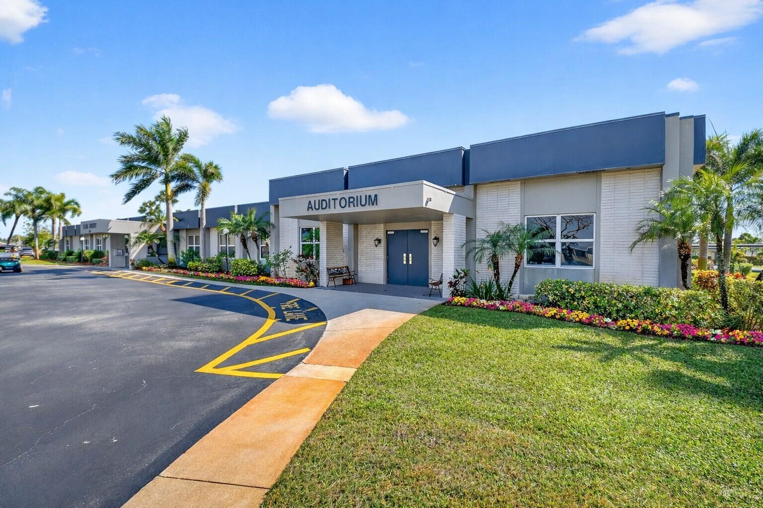 CRESTHAVEN VILLAS CONDO 33 - Residential