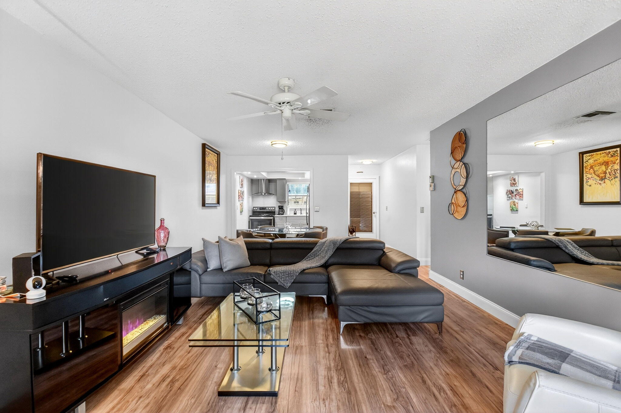 CRESTHAVEN VILLAS CONDO 33 - Residential