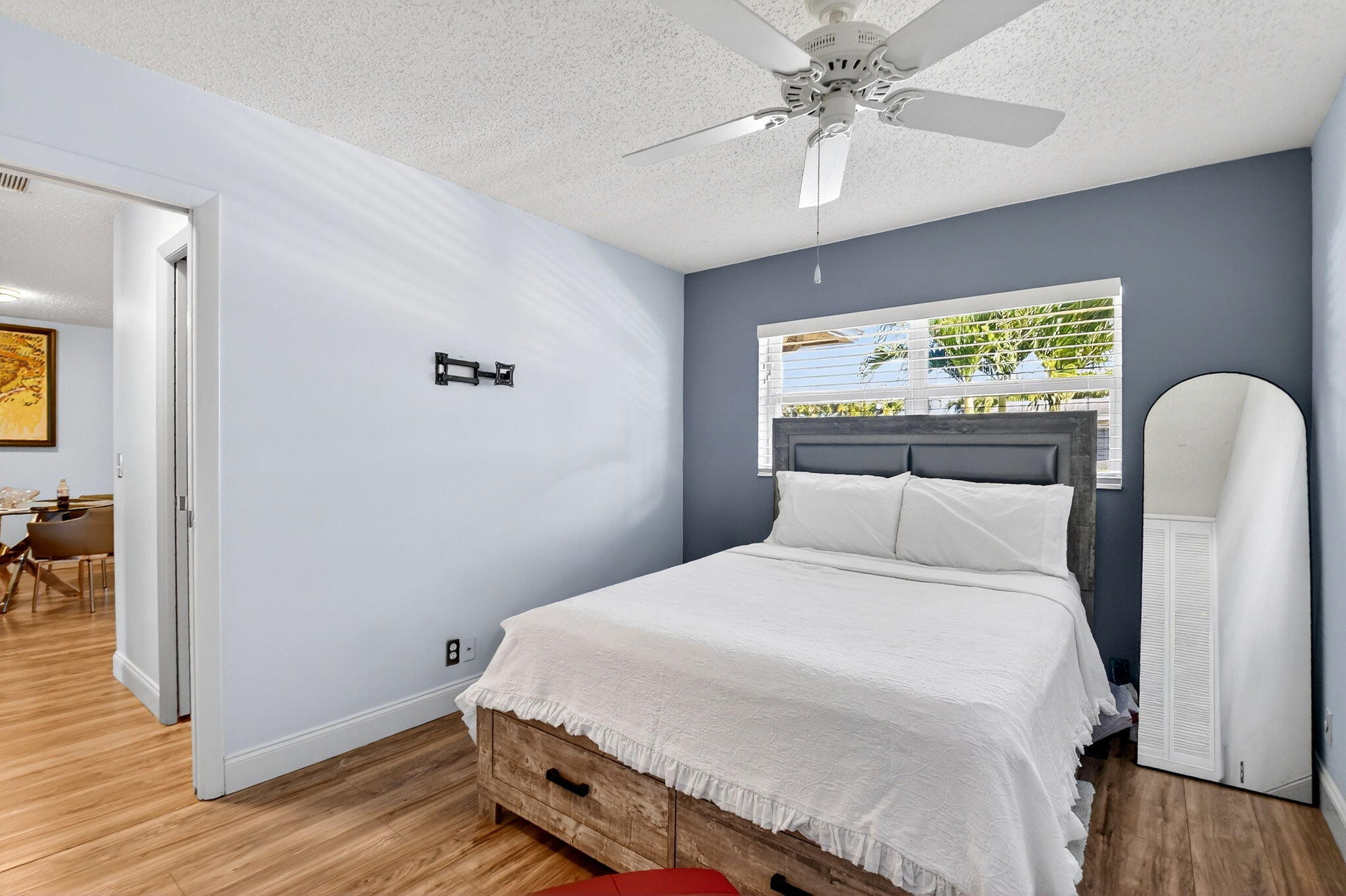 CRESTHAVEN VILLAS CONDO 33 - Residential