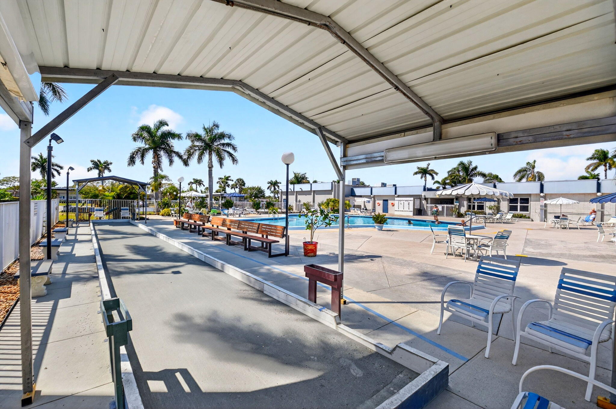 CRESTHAVEN VILLAS CONDO 33 - Residential