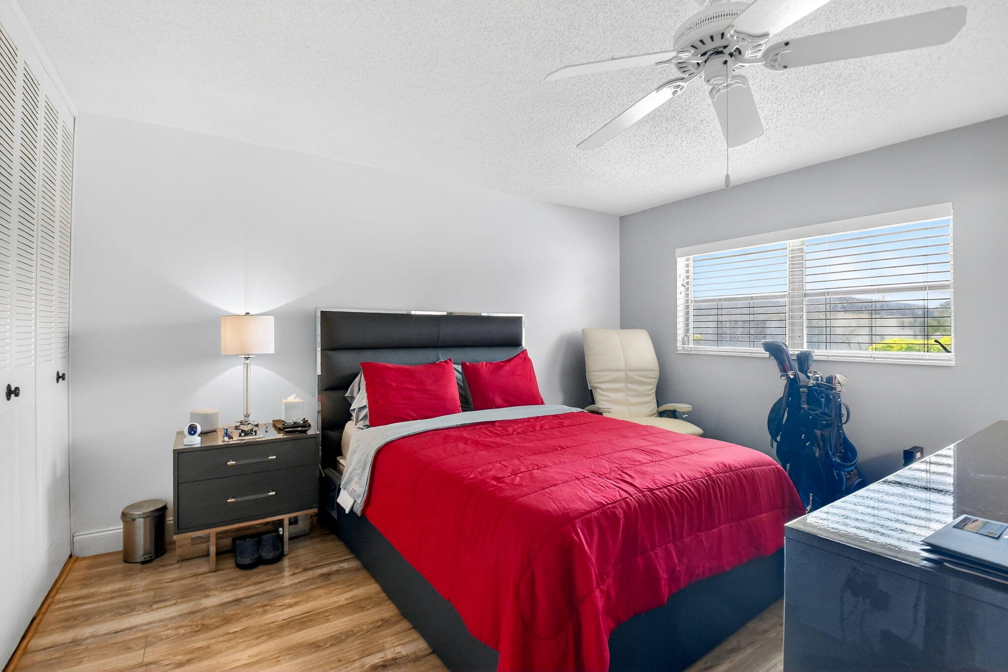 CRESTHAVEN VILLAS CONDO 33 - Residential