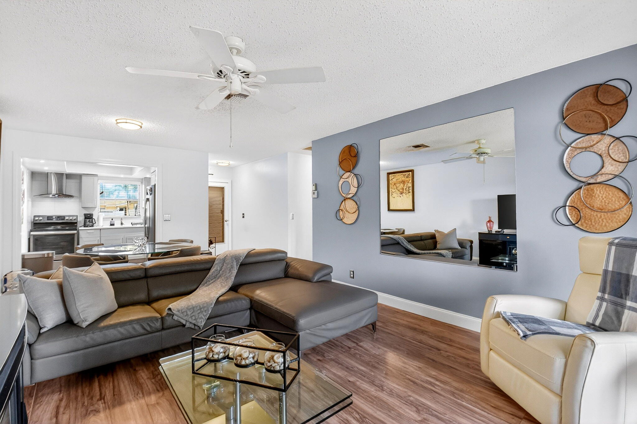 CRESTHAVEN VILLAS CONDO 33 - Residential