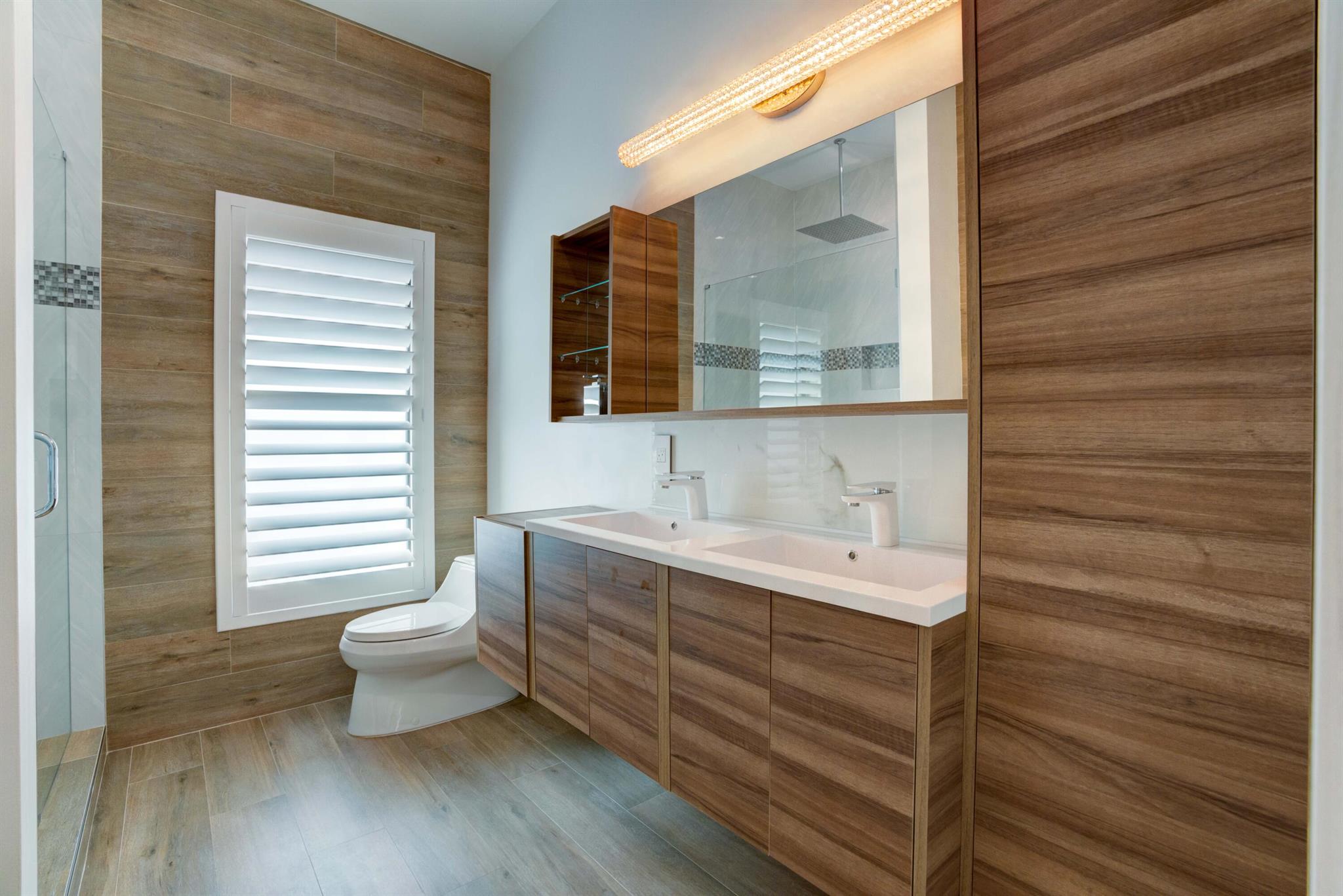 WATERWAY MANOR - Residential