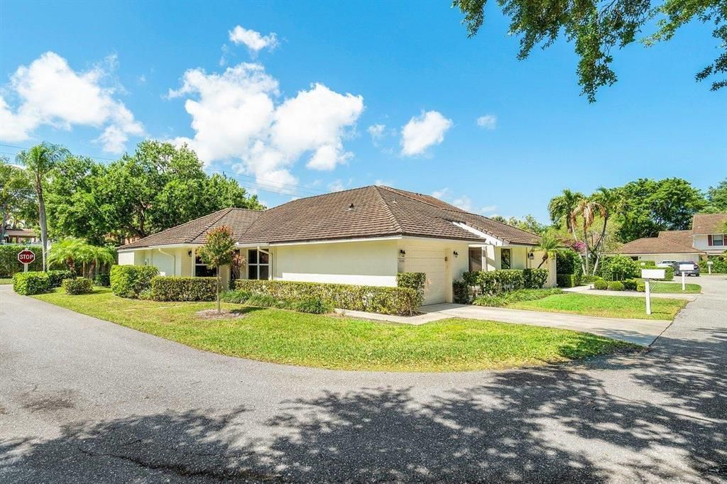 Photo of 11286 Glen Oaks Court, North Palm Beach, FL 33408 (MLS # R10701080)