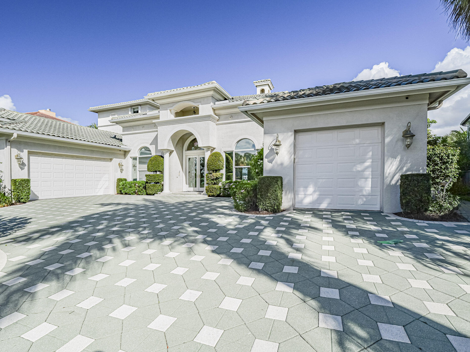 PALM COVE GOLF & YACHT CLUB - Residential