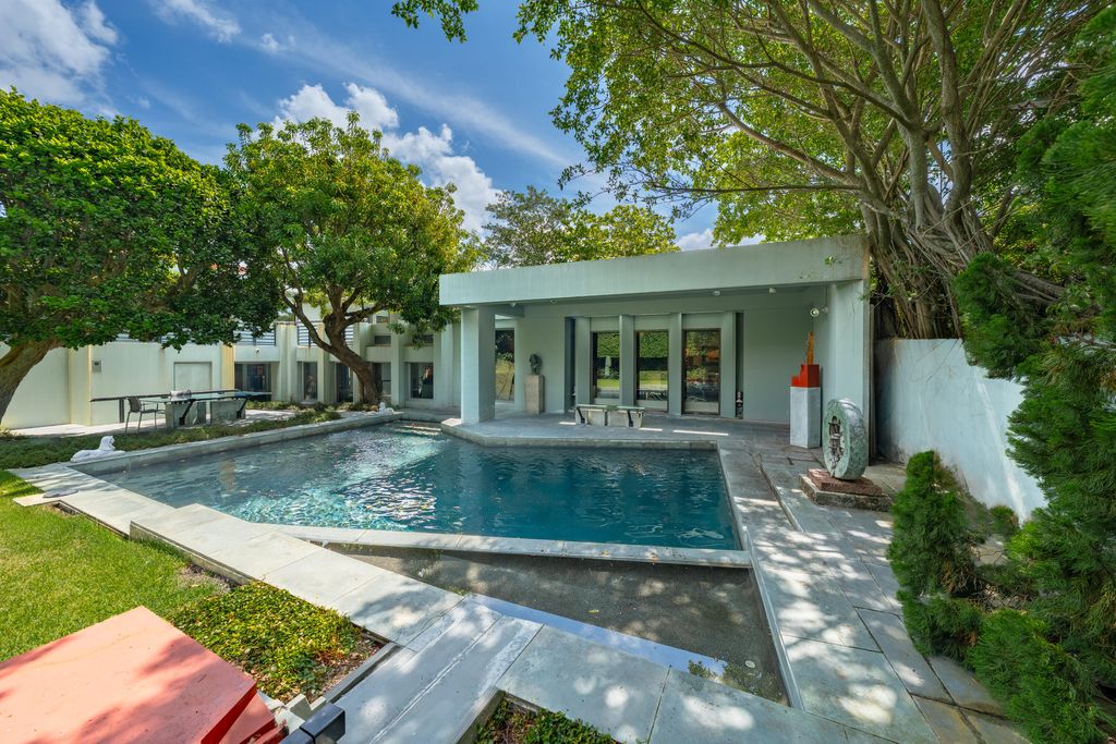 Photo of 1496 N Lake Way, Palm Beach, FL 33480 (MLS # B26042044)