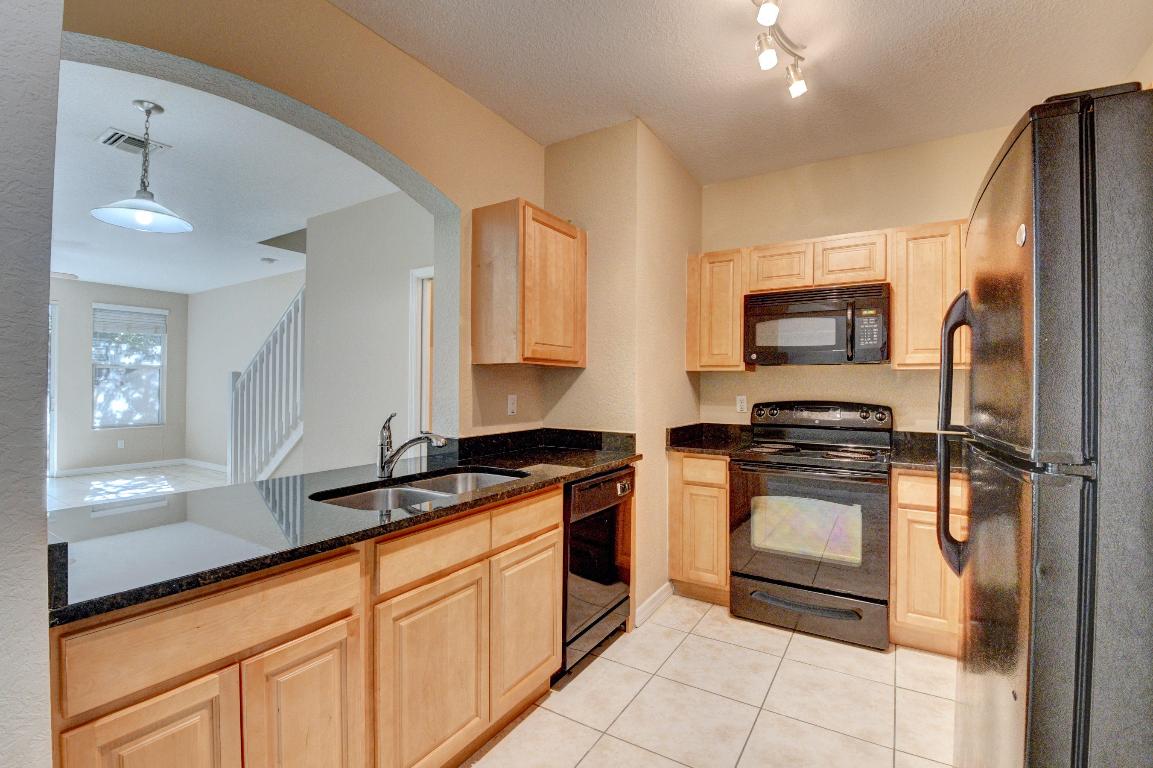 ST CHARLES LANDINGS - Residential Lease