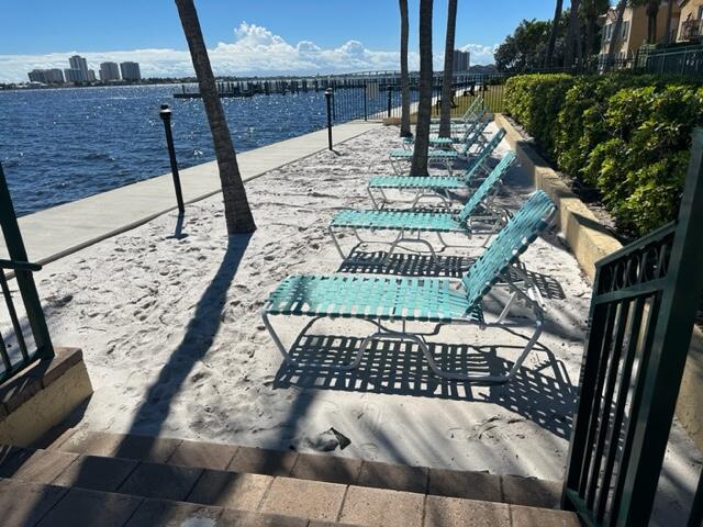 BAY REACH CONDOMINIUM - Residential