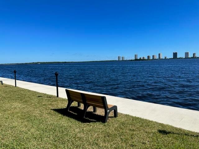 BAY REACH CONDOMINIUM - Residential