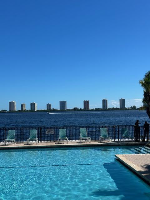 BAY REACH CONDOMINIUM - Residential