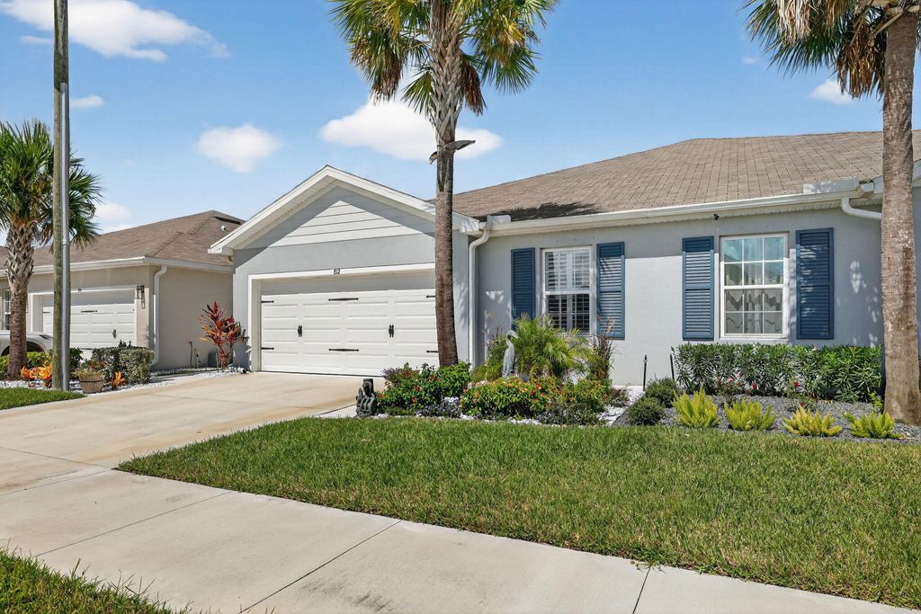 Photo of 812 Persimmon Place, Fort Pierce, FL 34981 (MLS # R11134083)