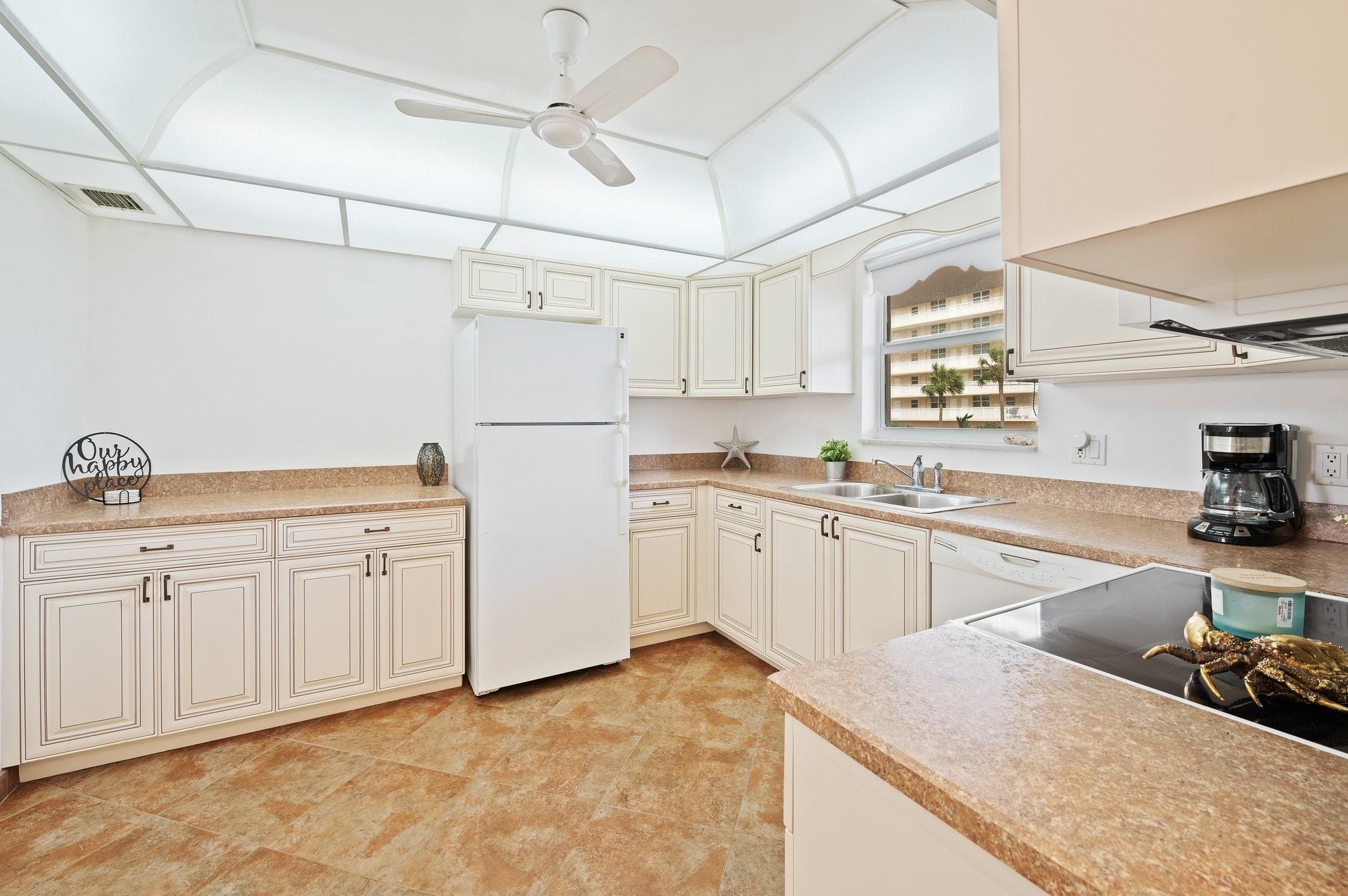 Hillsboro Le Baron Condo - Residential Lease