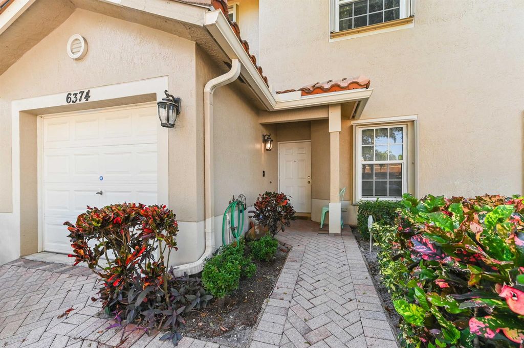 Photo of 6374 Park Lake Circle, Boynton Beach, FL 33437 (MLS # R11145248)