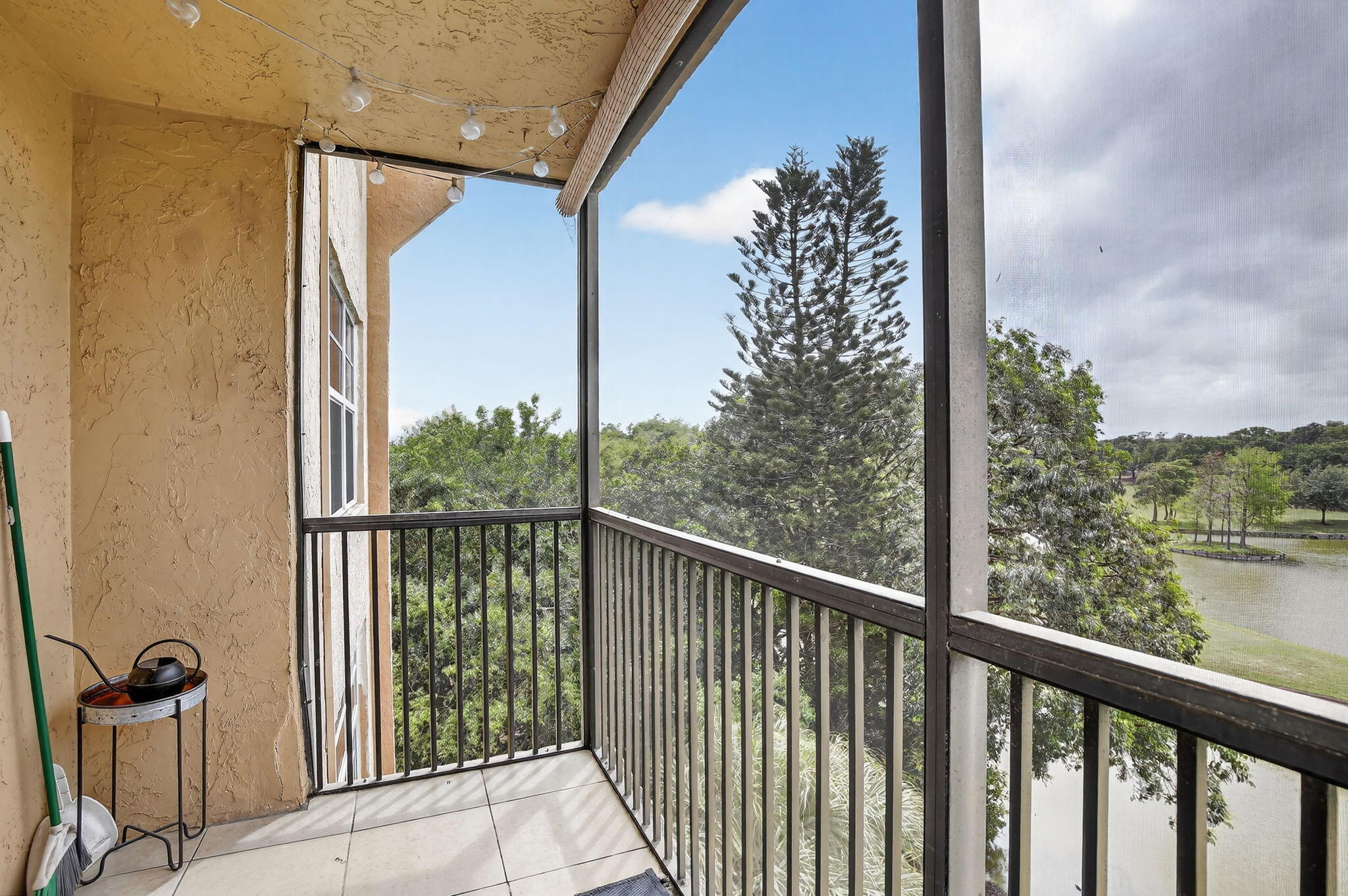 ROLLING HILLS GOLF AND - Residential Lease