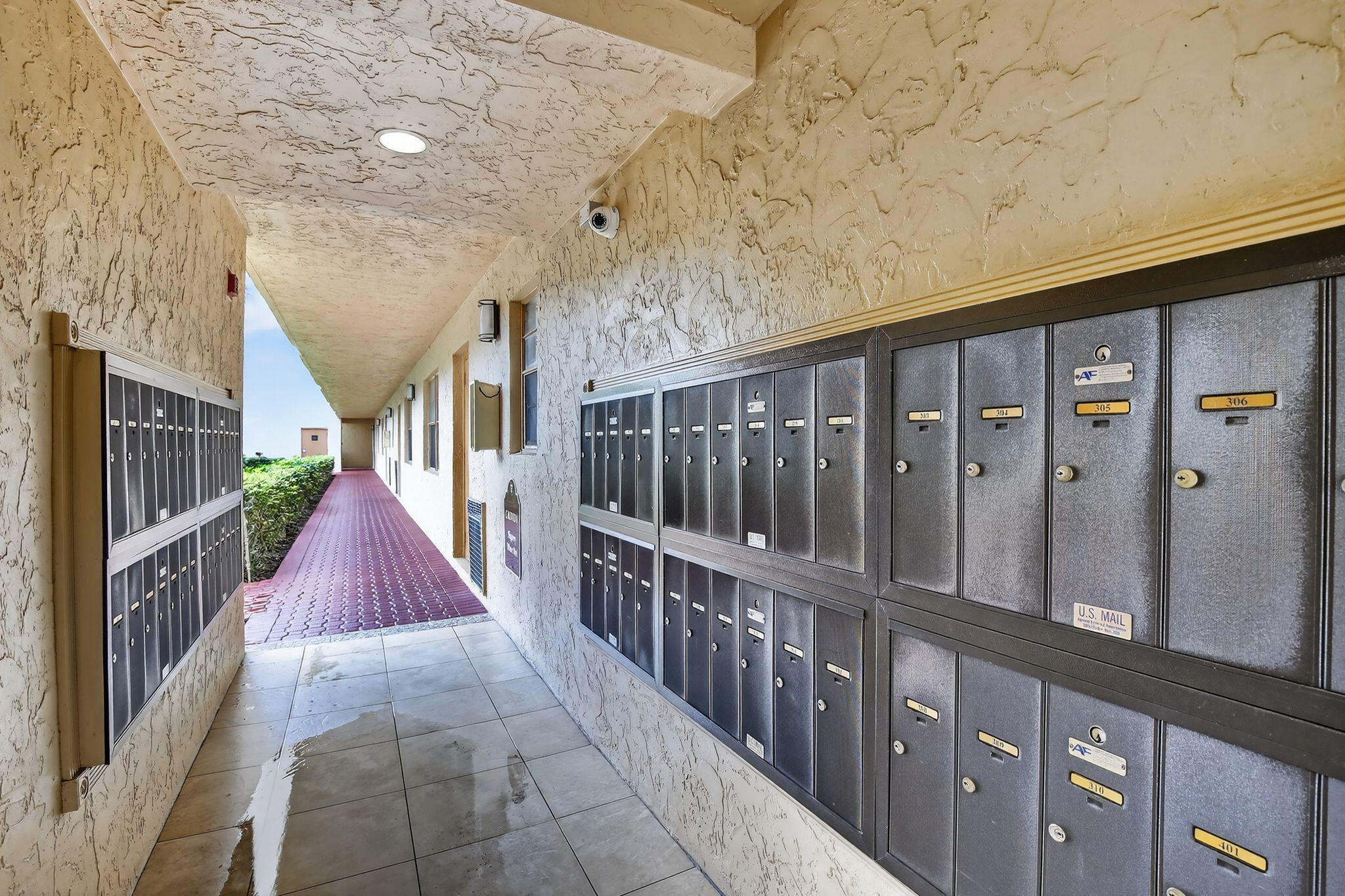 ROLLING HILLS GOLF AND - Residential Lease