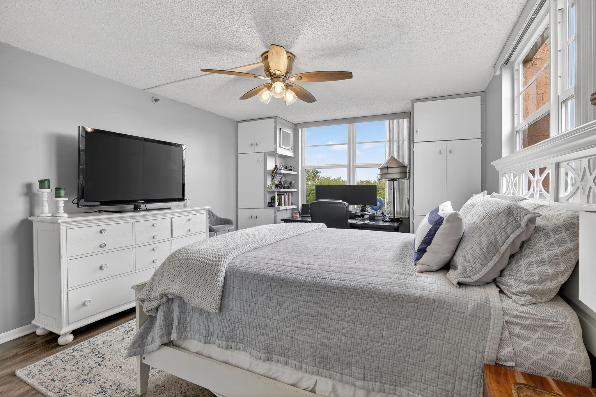 ROLLING HILLS GOLF AND - Residential Lease