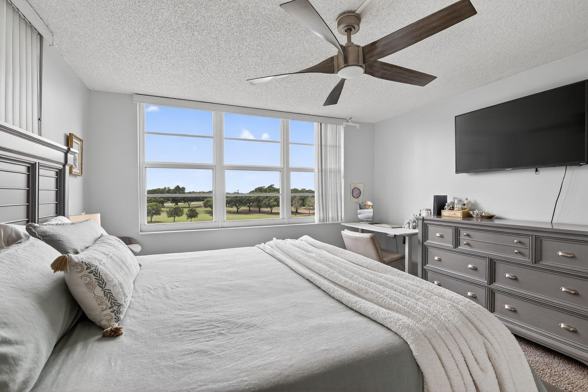 ROLLING HILLS GOLF AND - Residential Lease