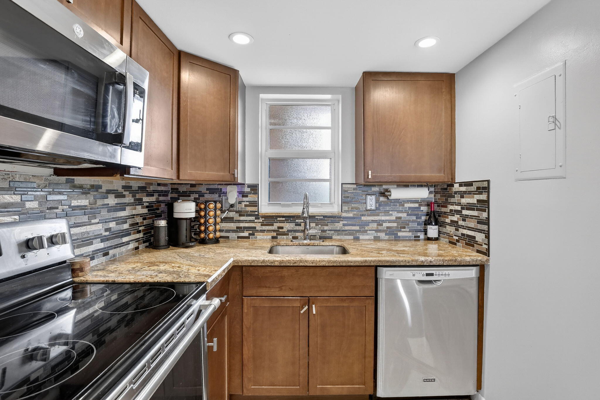 ROLLING HILLS GOLF AND - Residential Lease