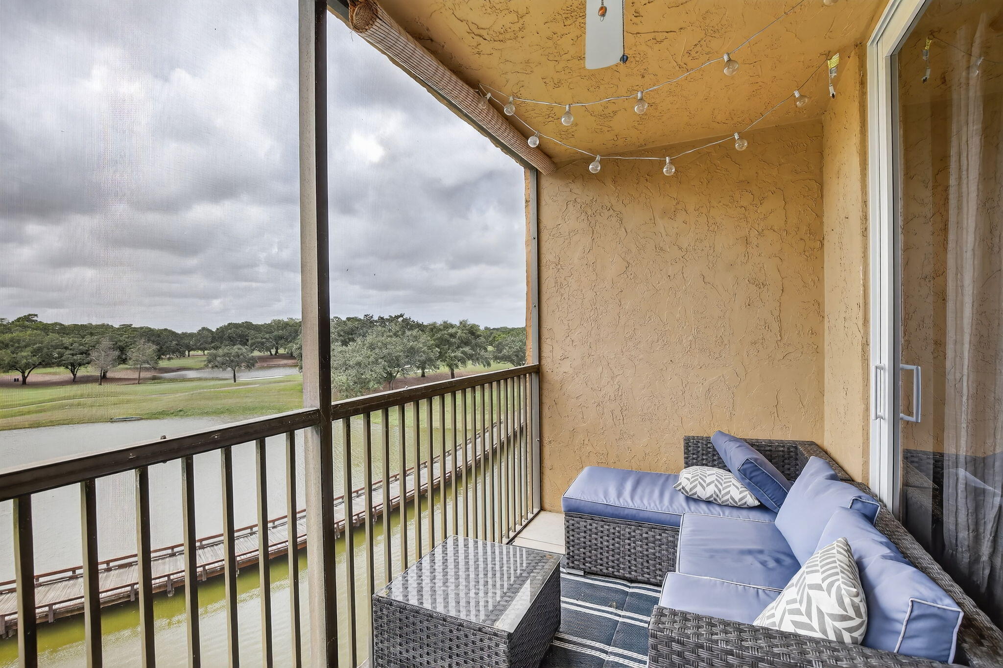 ROLLING HILLS GOLF AND - Residential Lease