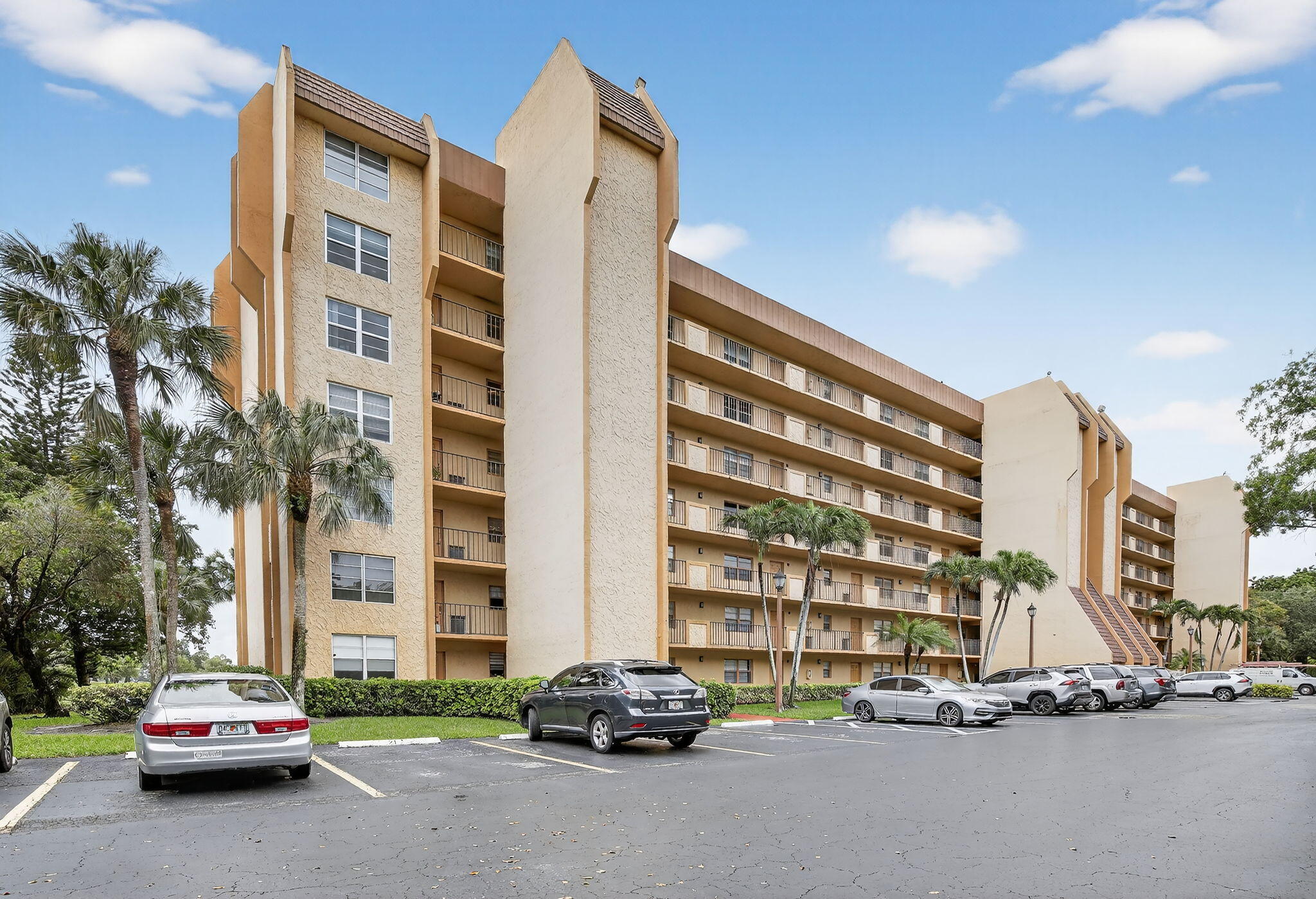ROLLING HILLS GOLF AND - Residential Lease