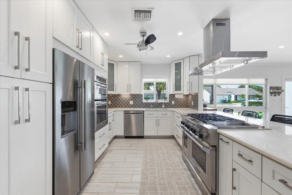 Photo of 2210 NE 34TH Court, Lighthouse Point, FL 33064 (MLS # B26057730)