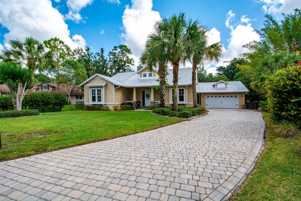 Photo of 8313 SW Bent Oak Court, Stuart, FL 34997 (MLS # R10985473)