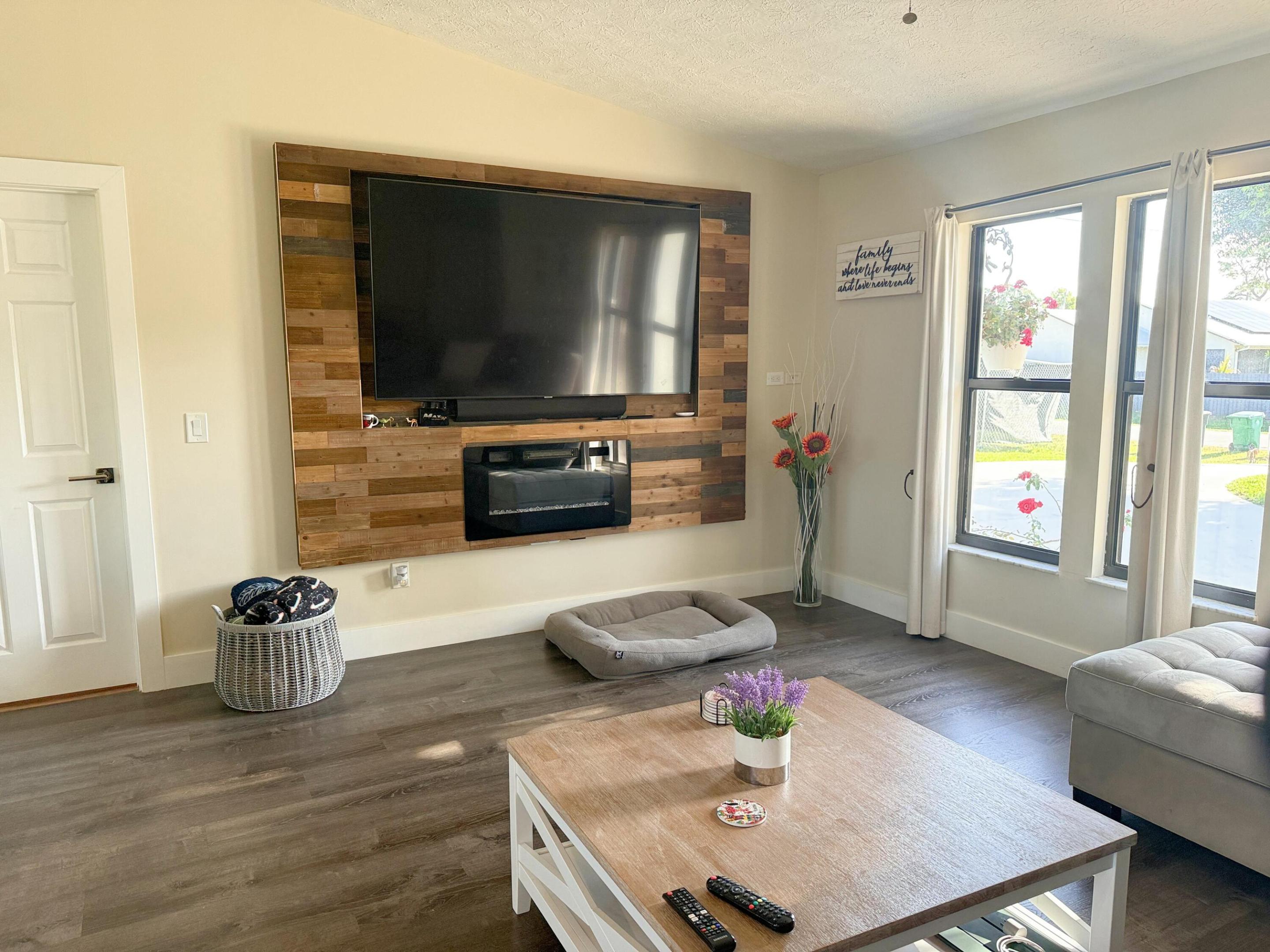 PORT ST LUCIE SECTION 8 - Residential