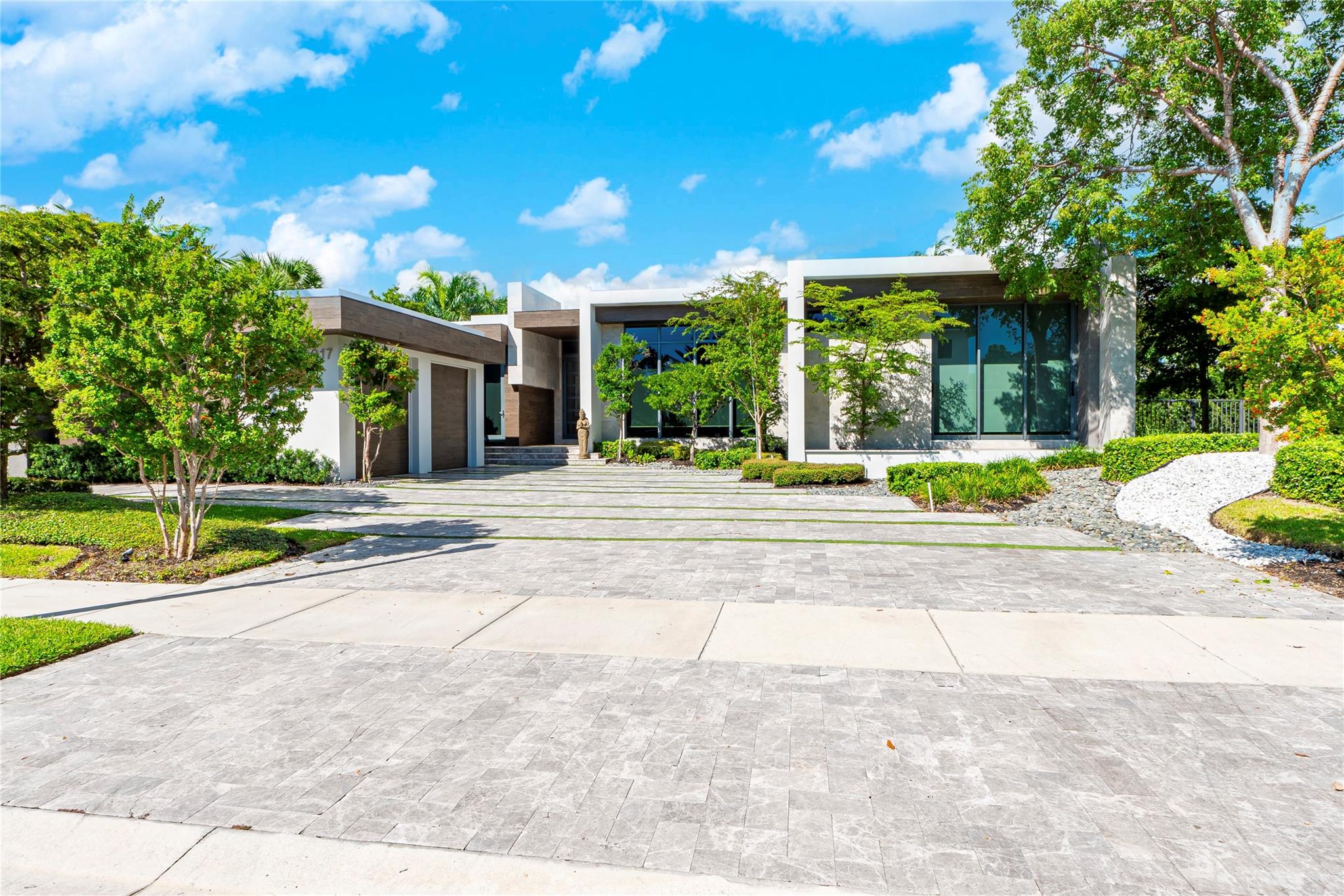 3917 Country Club Ln