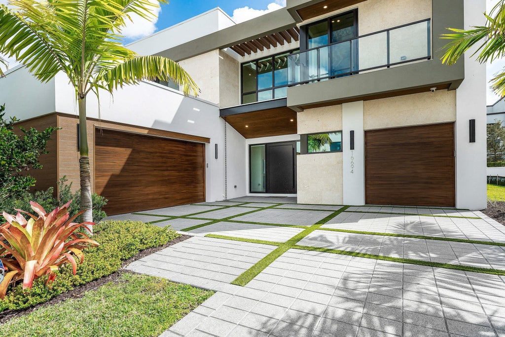 Photo of 16717 MOSAIC Place, Delray Beach, FL 33446 (MLS # B26088522)