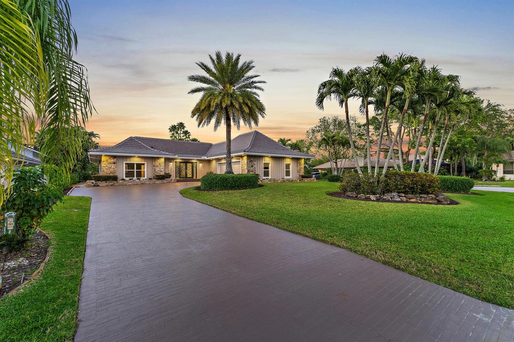 Photo of 1 Banchory Court, Palm Beach Gardens, FL 33418 (MLS # R11074206)