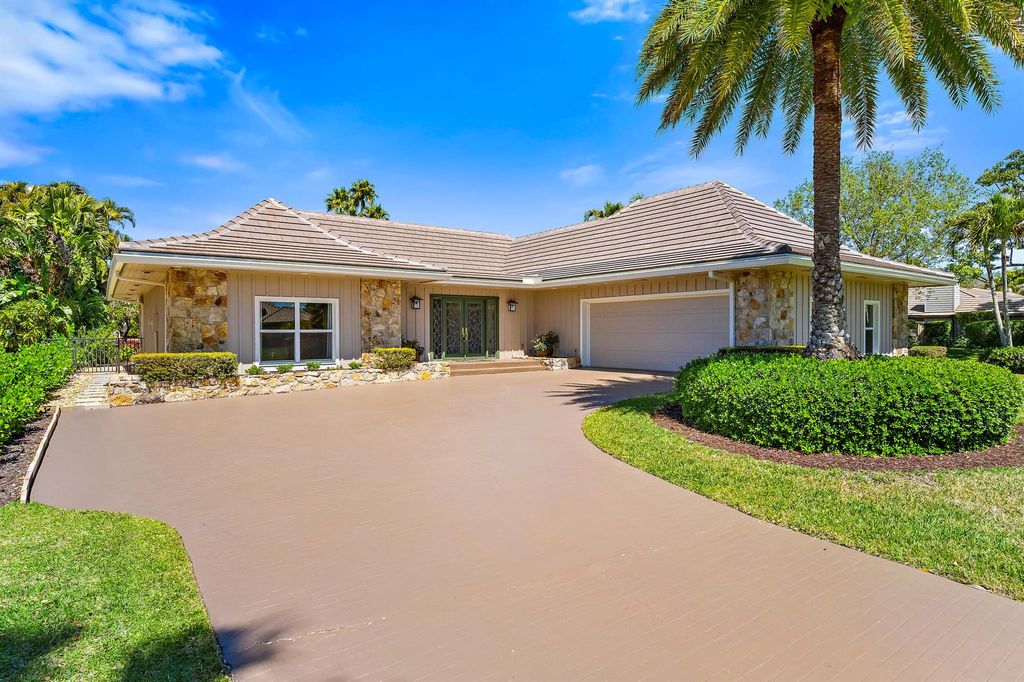 Photo of 1 Banchory Court, Palm Beach Gardens, FL 33418 (MLS # R11074206)
