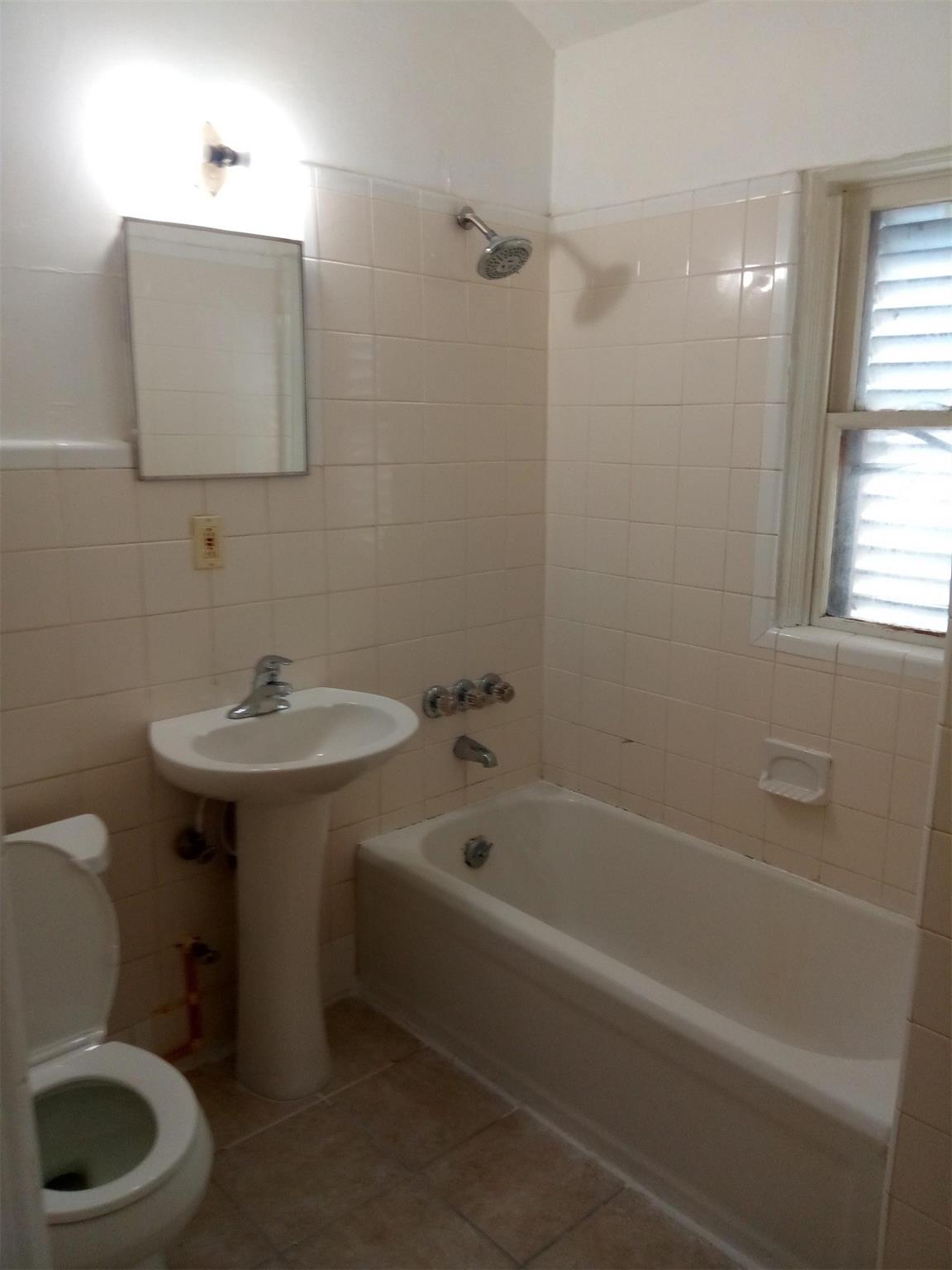 Hollywood 1-21 B - Residential