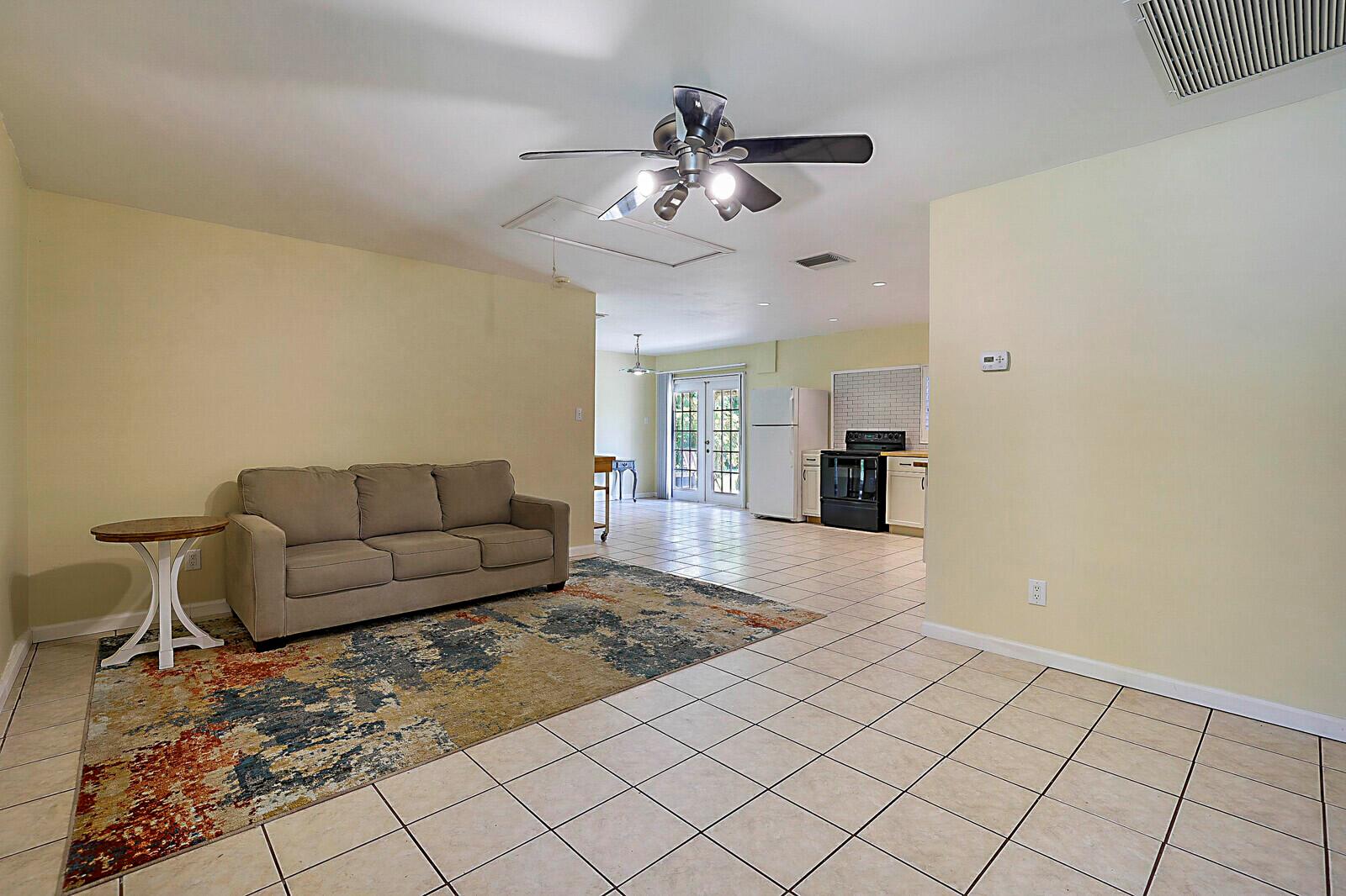 LOXAHATCHEE GROVES IN - Residential Lease