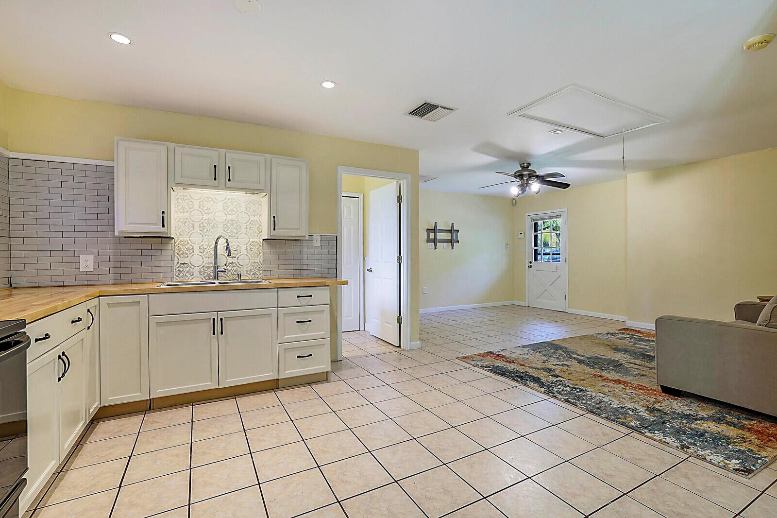 LOXAHATCHEE GROVES IN - Residential Lease