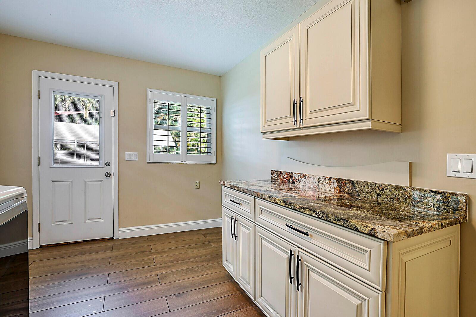 LOXAHATCHEE GROVES IN - Residential Lease