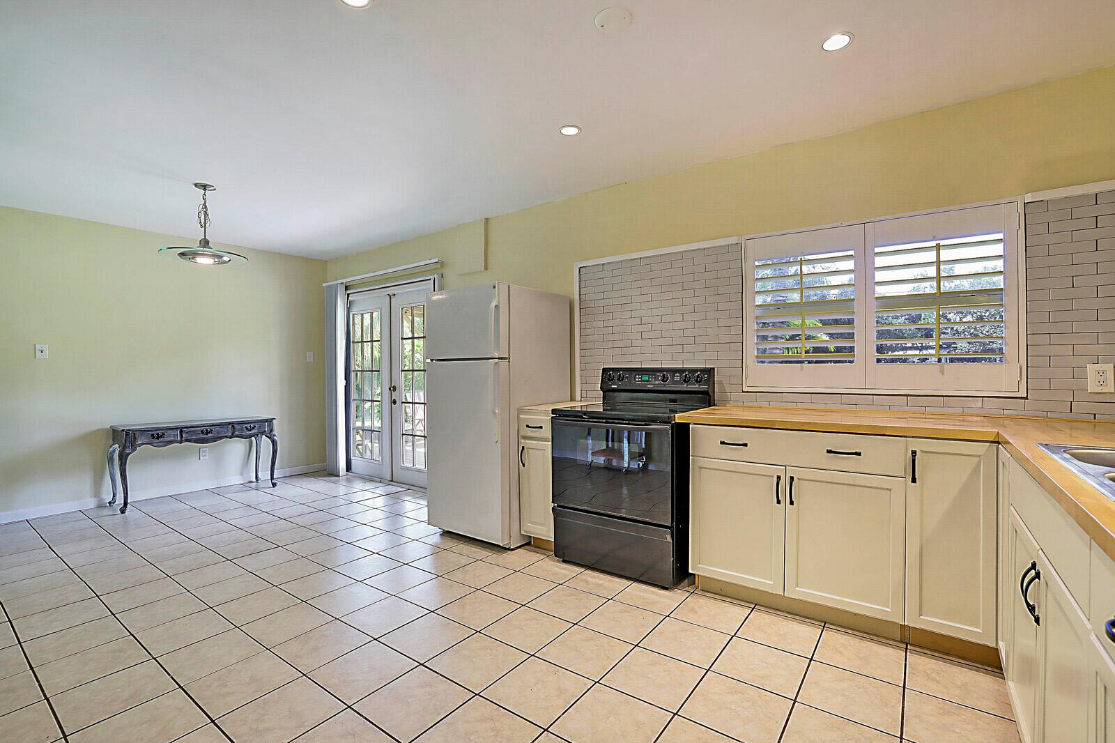 LOXAHATCHEE GROVES IN - Residential Lease