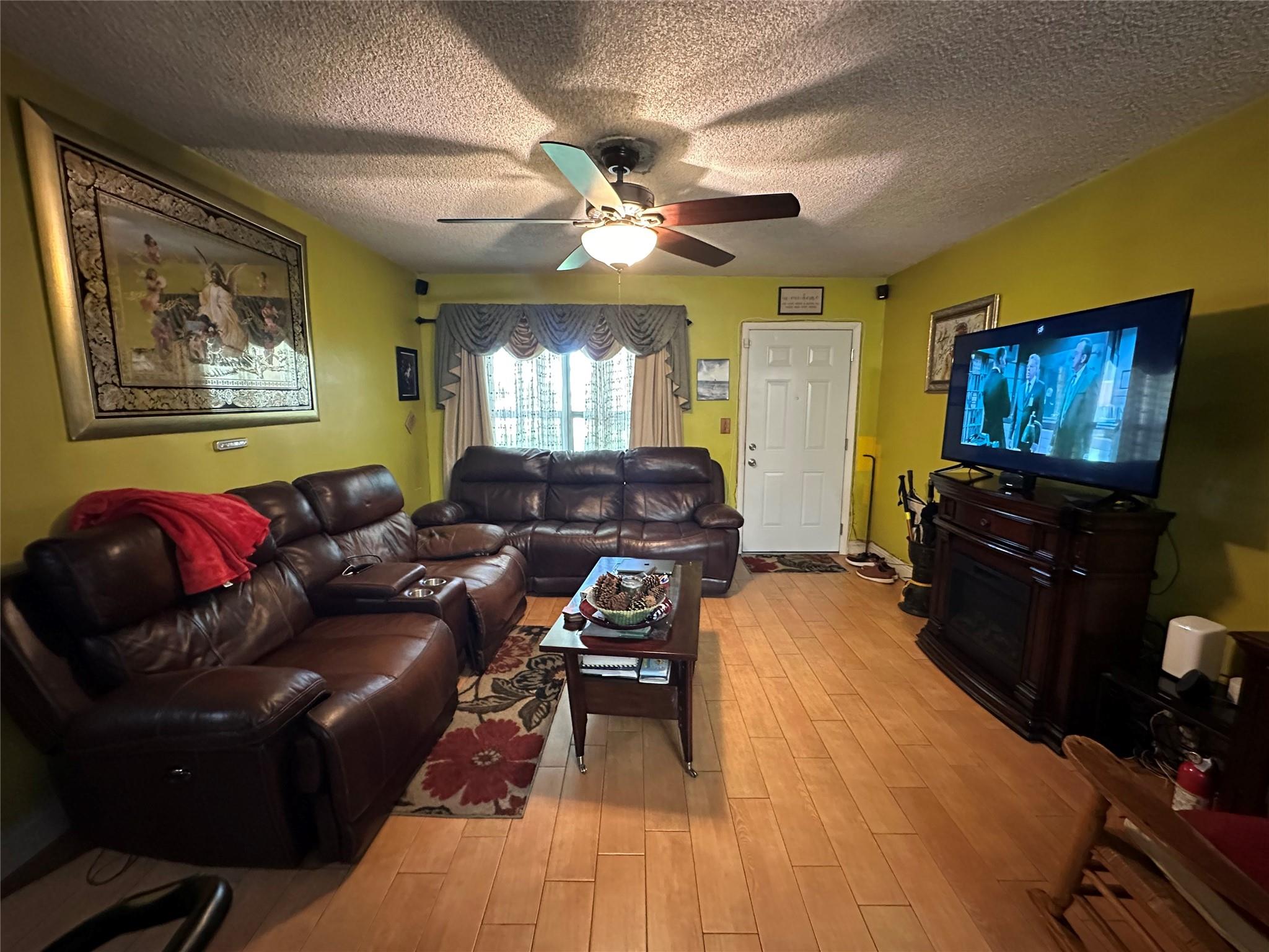 LAKESIDE CONDO - Residential