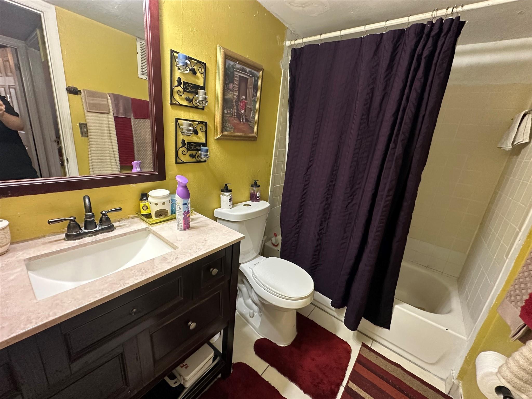 LAKESIDE CONDO - Residential