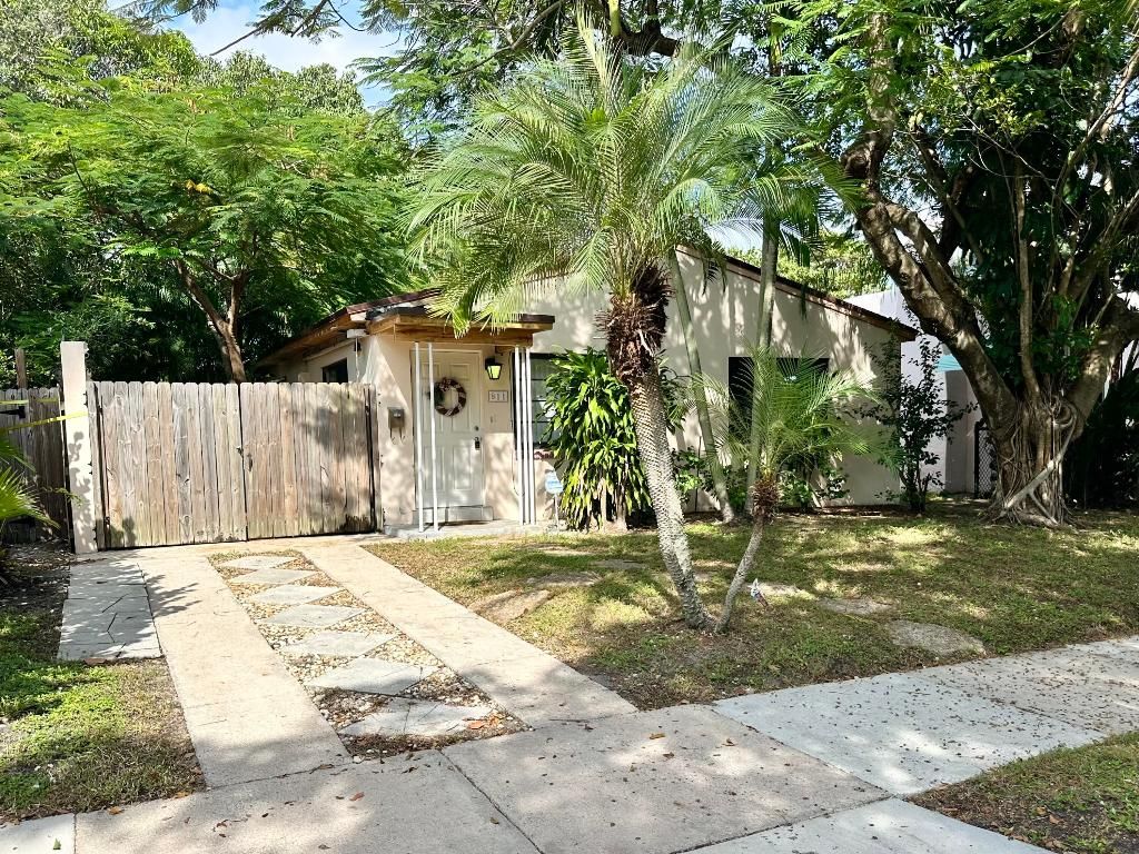 Photo of 811 Flamingo Drive, West Palm Beach, FL 33401 (MLS # R11142768)