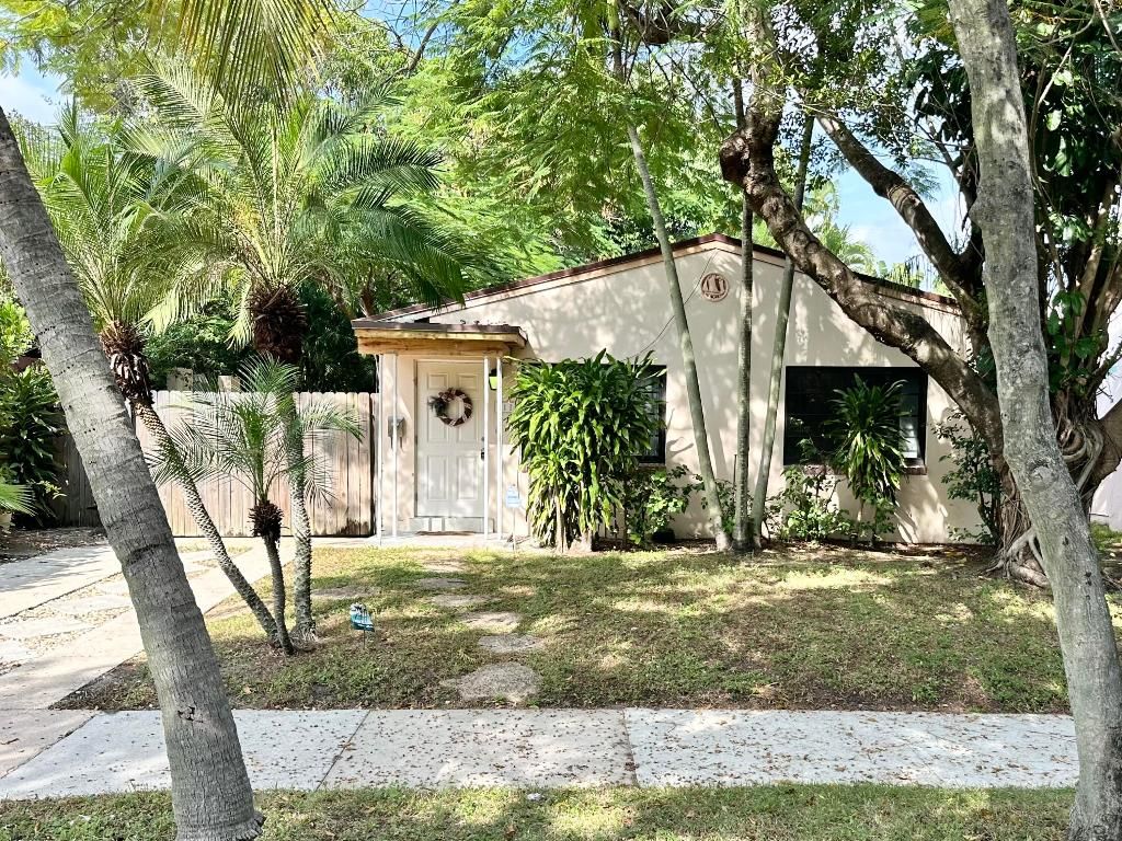 Photo of 811 Flamingo Drive, West Palm Beach, FL 33401 (MLS # R11142768)