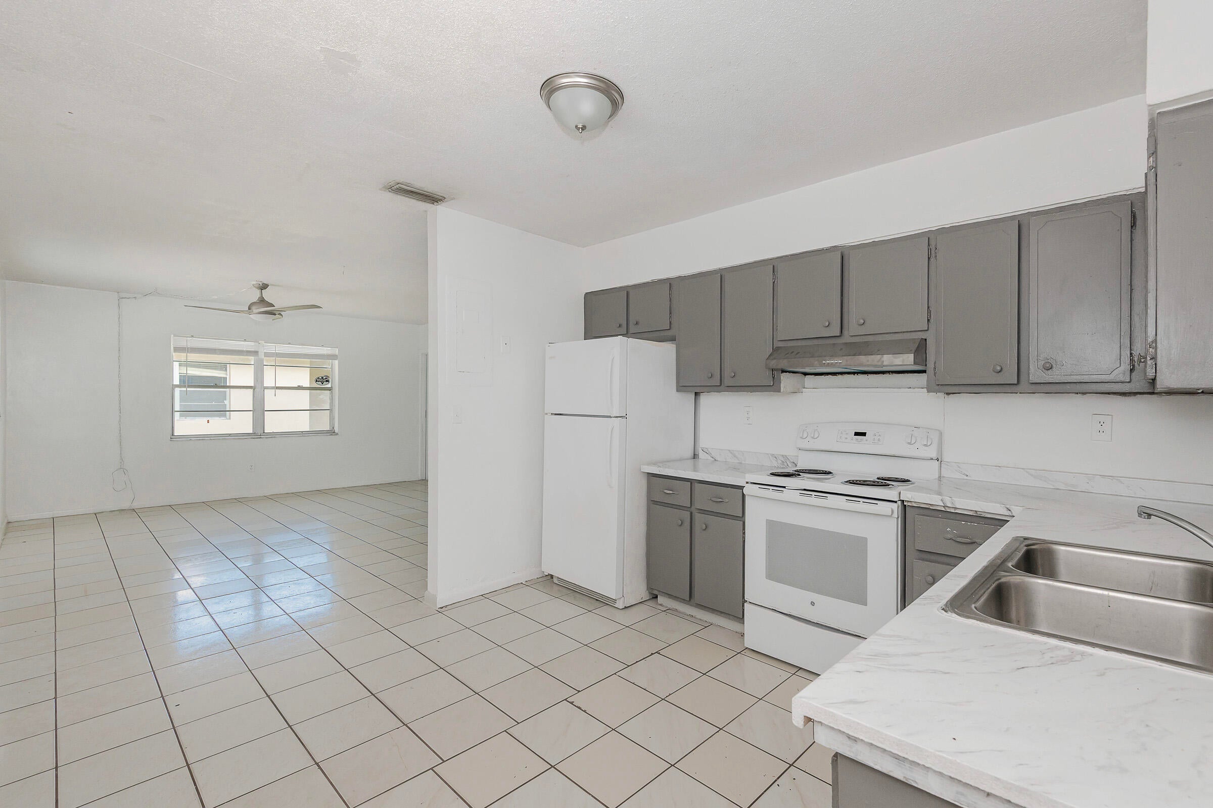 1915 SW 4TH Avenue 1-3
