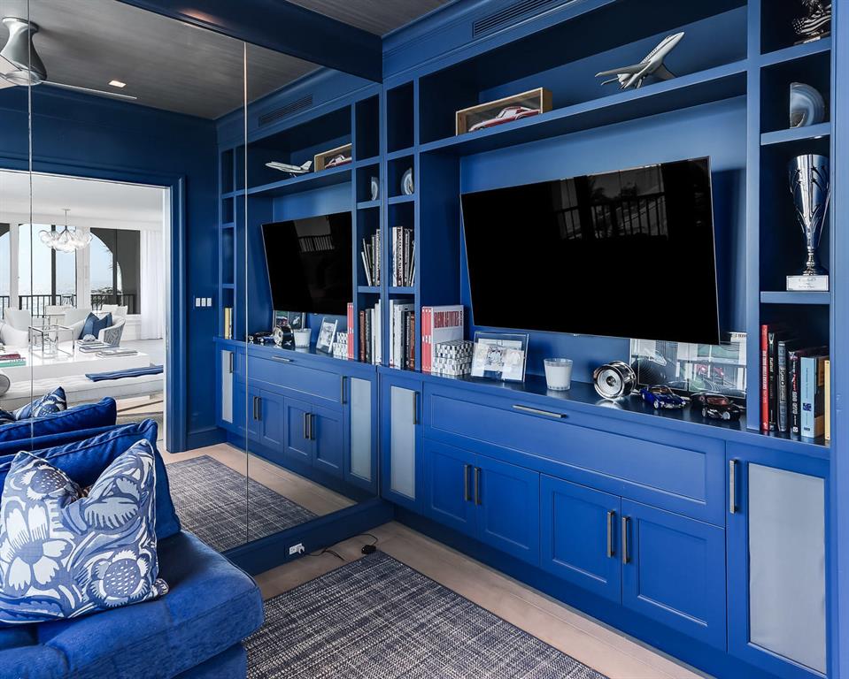 DUNSTER HOUSE CONDO - Residential