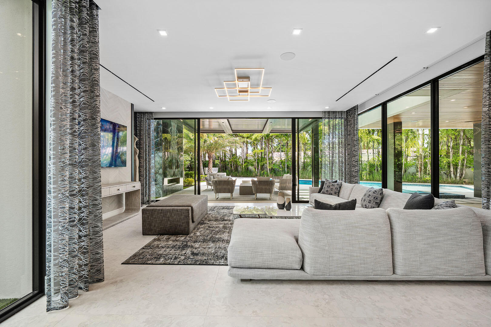 ROYAL PALM YACHT & COUNTRY CLUB - Residential