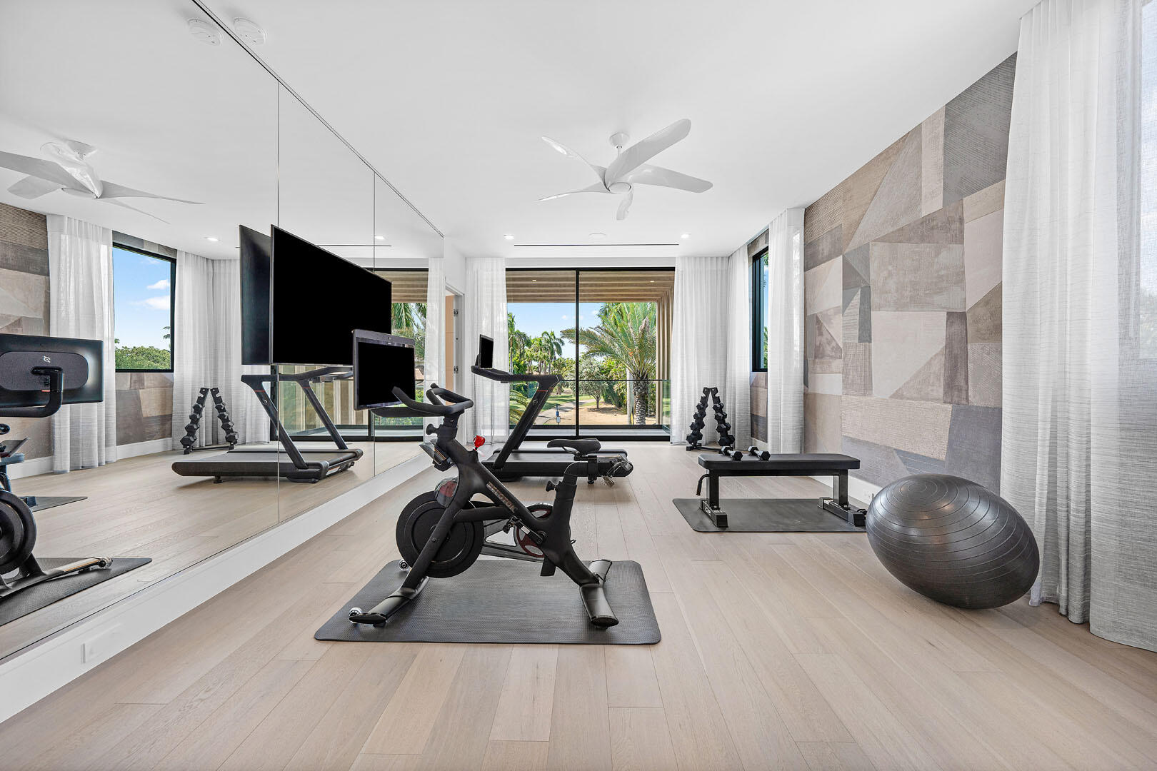 ROYAL PALM YACHT & COUNTRY CLUB - Residential