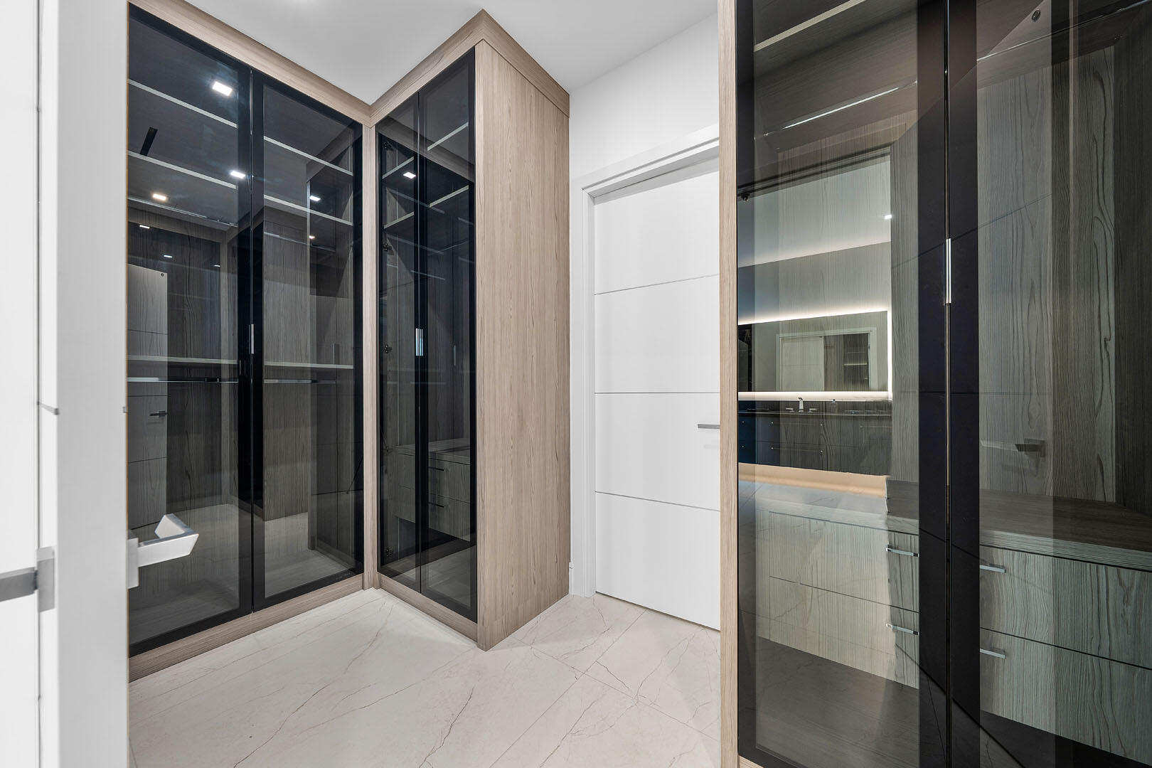 ROYAL PALM YACHT & COUNTRY CLUB - Residential