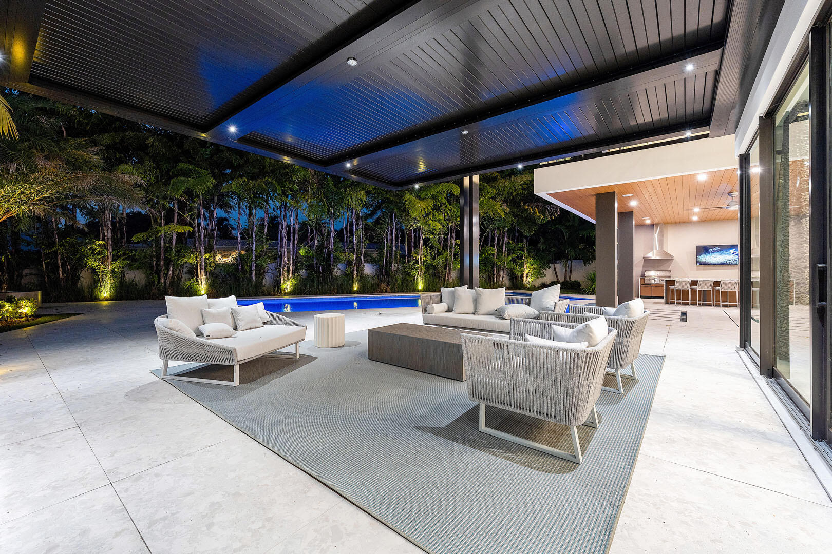 ROYAL PALM YACHT & COUNTRY CLUB - Residential